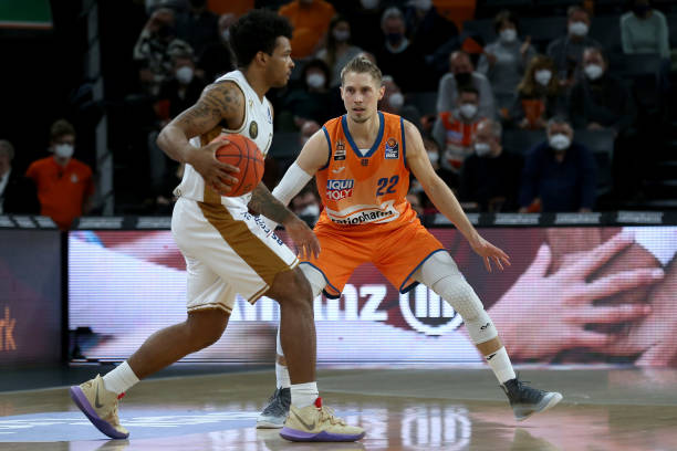 崖边缘狂奔 崖边缘狂奔